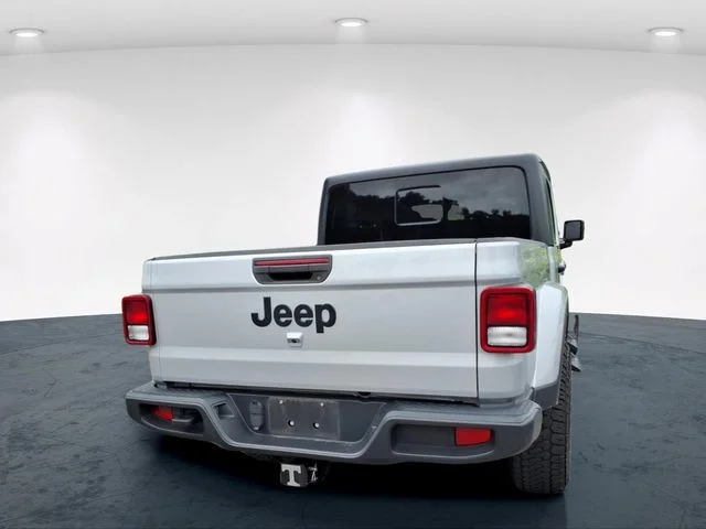 Used 2022 Silver Jeep Sport image 15