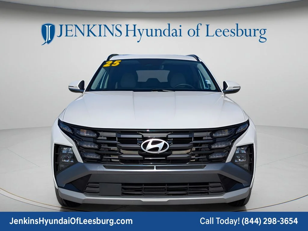 Used 2025 White Hyundai SEL Convenience image 11