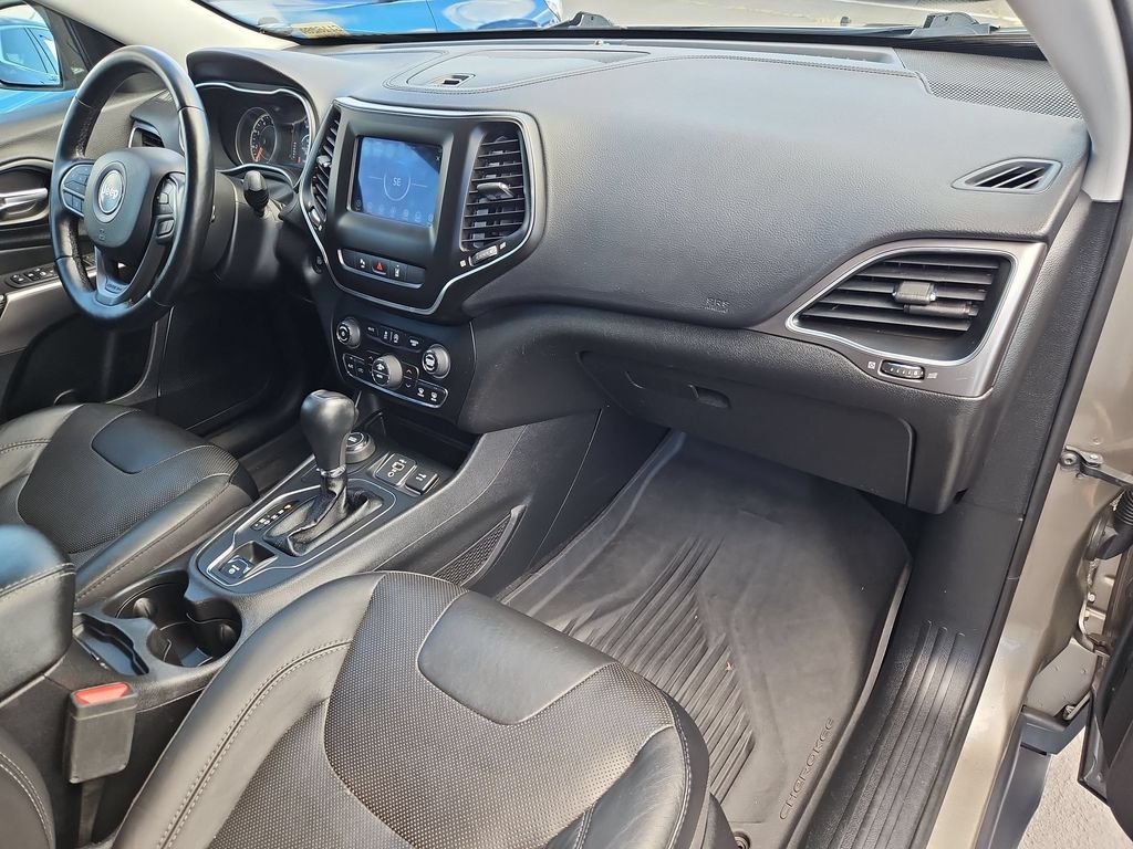 Used 2020 Light Brownstone Pearlcoat Jeep Latitude Plus image 29