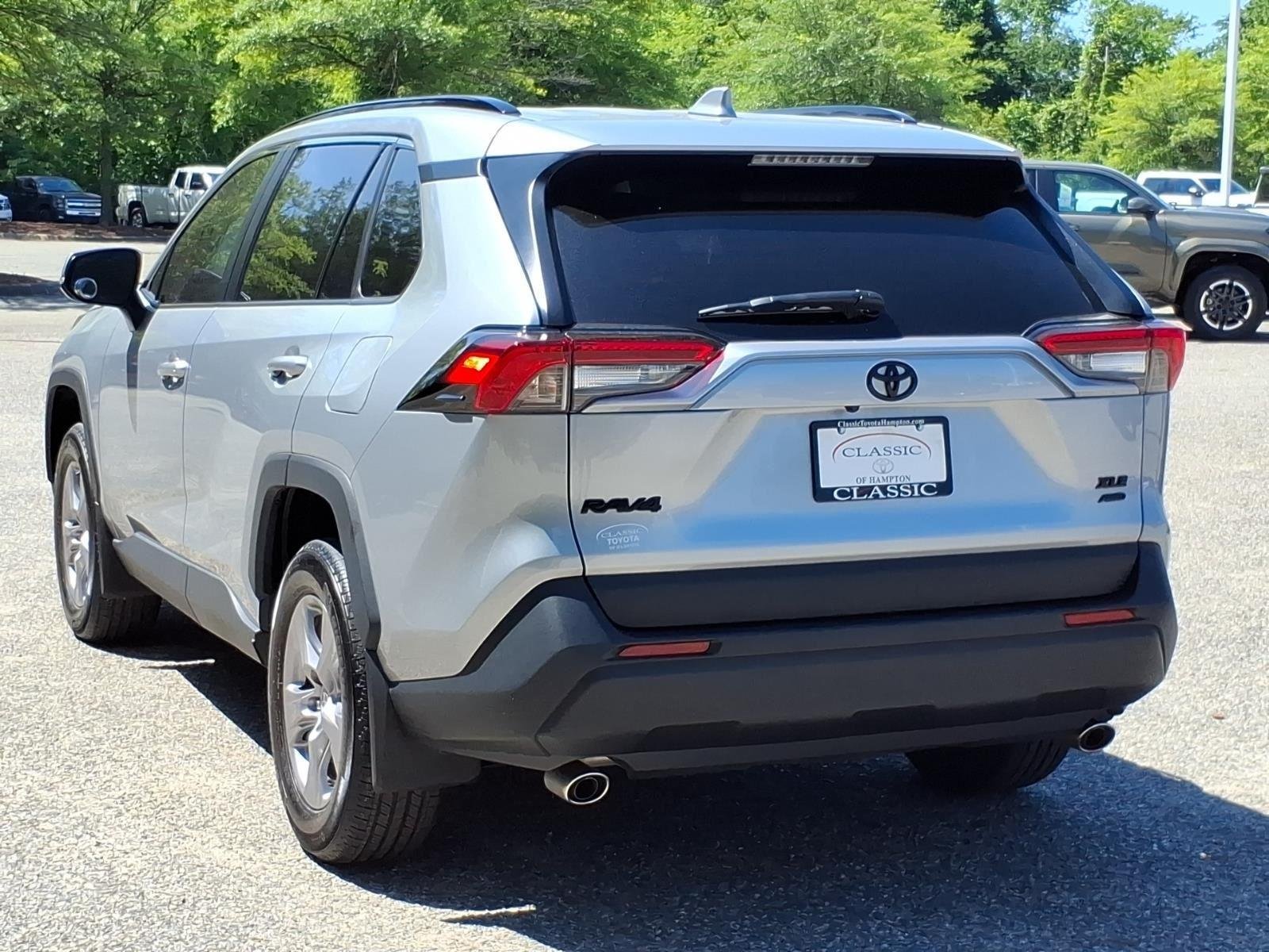 Used 2025 Silver Sky Metallic Toyota XLE image 10