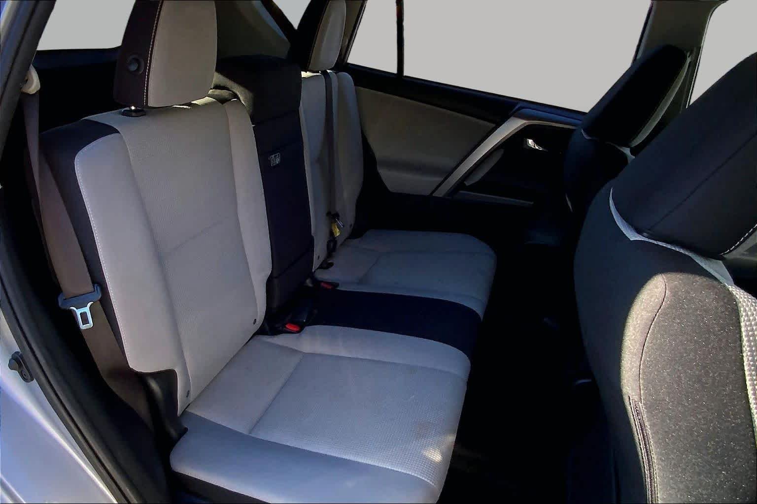 Used 2018 Silver Sky Metallic Toyota Hybrid XLE image 19