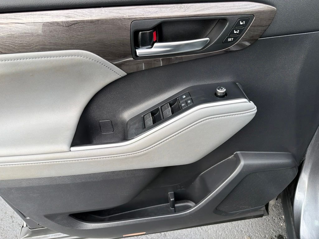 Used 2021 Gray Toyota Limited image 9