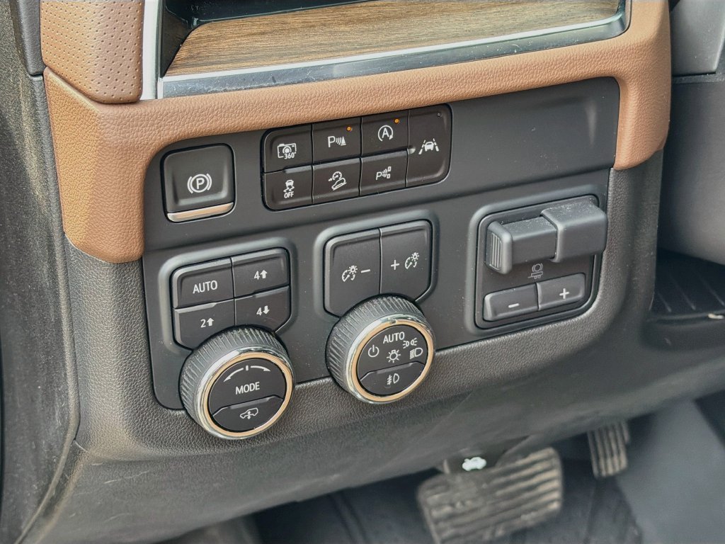 Used 2025 Black Chevrolet High Country image 10