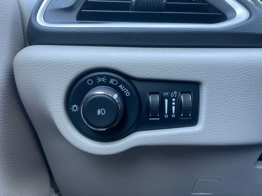 2024 Chrysler Pacifica Touring L - Photo 47