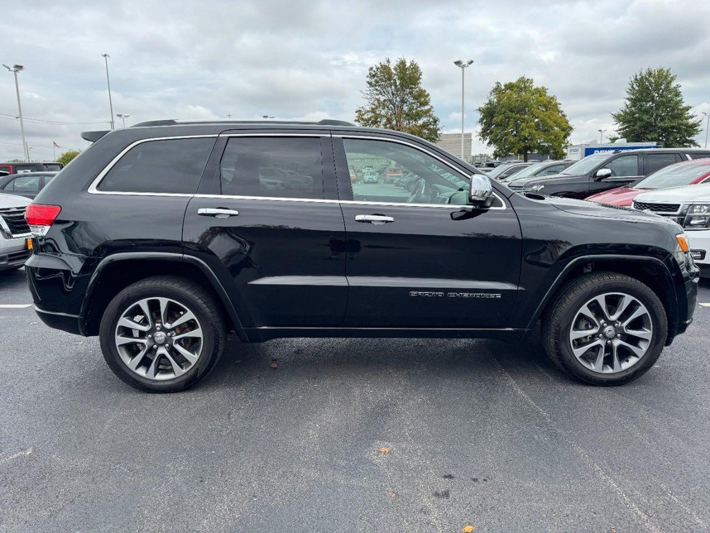 Used 2018 Diamond Black Crystal Pearlcoat Jeep Overland image 2