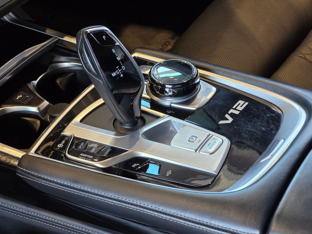 2021 BMW 7 Series M760i - Photo 69