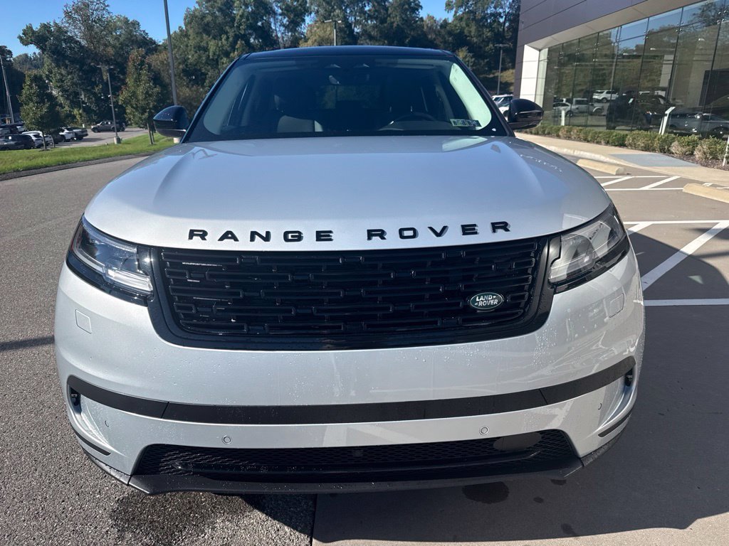 Used 2024 Hakuba Silver Metallic Land Rover S image 2
