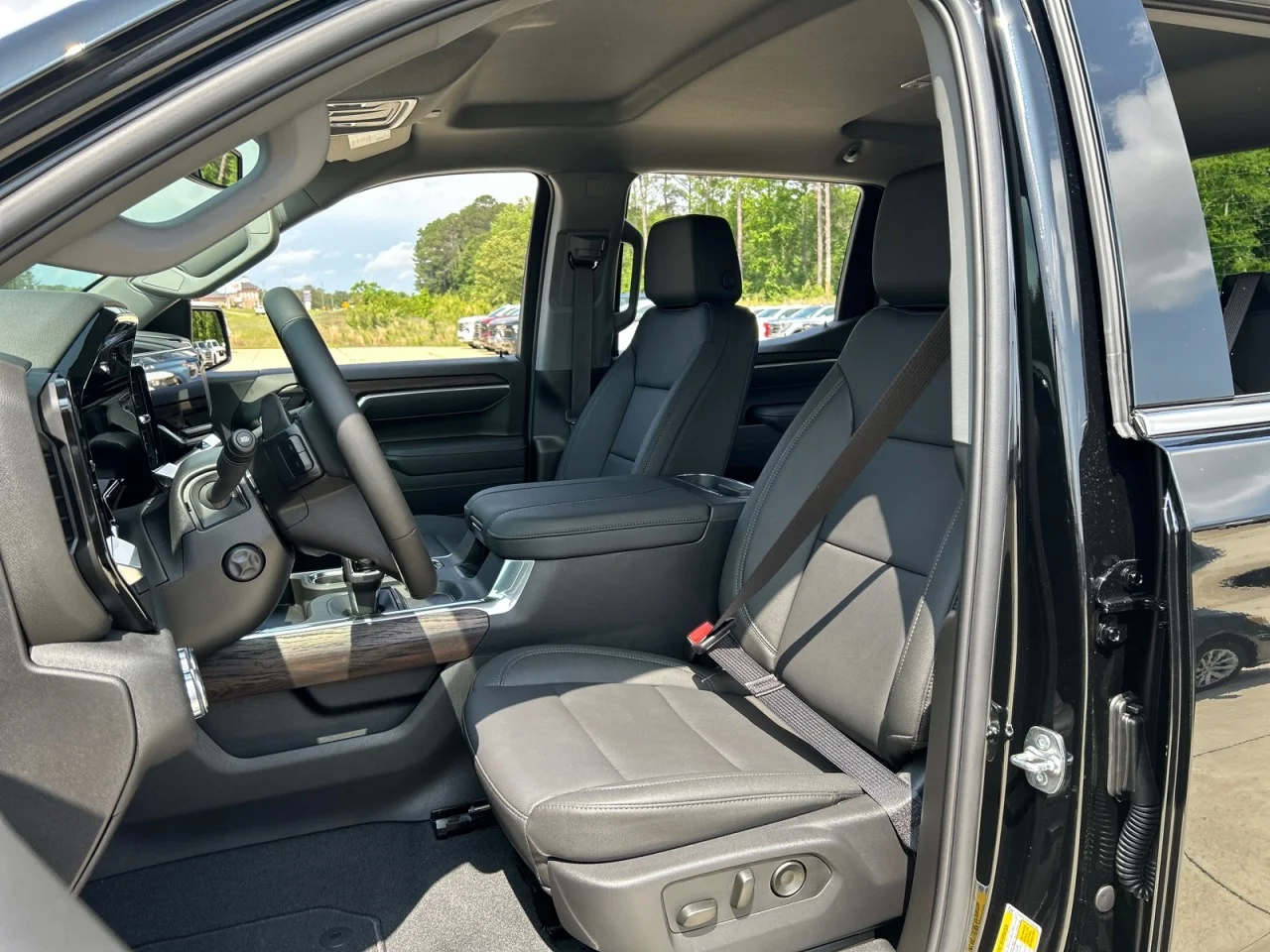 2026 GMC Sierra 1500 SLT - Photo 16
