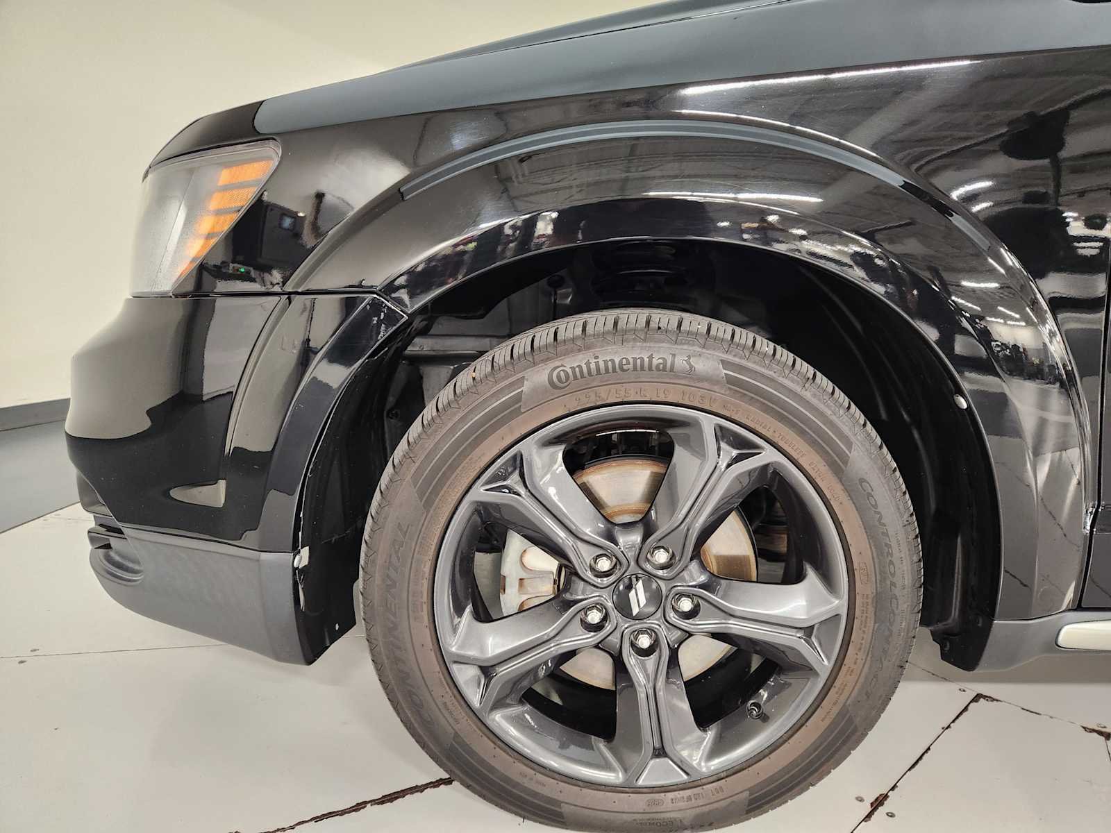 Used 2018 Pitch Black Clearcoat Dodge Crossroad image 11