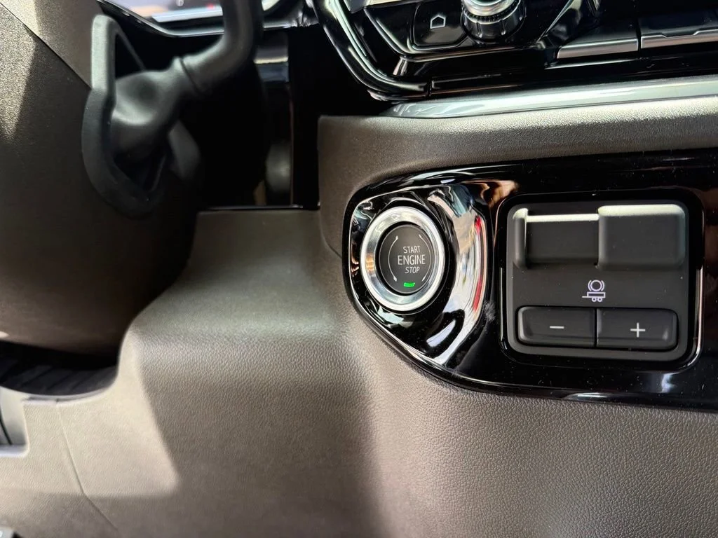 New 2026 Sterling Metallic GMC SLT image 25