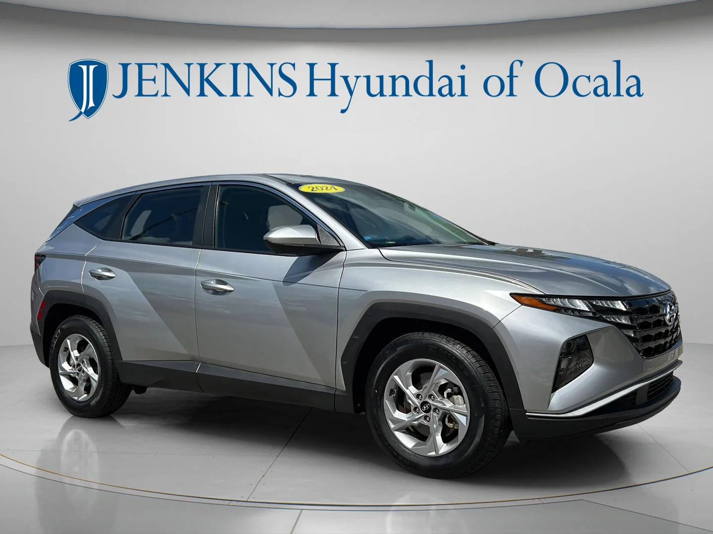 Used 2024 Shimmering Silver Hyundai SE image 1