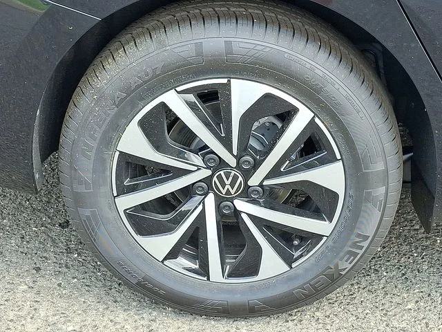 New 2026 Black Volkswagen 1.5T S image 5