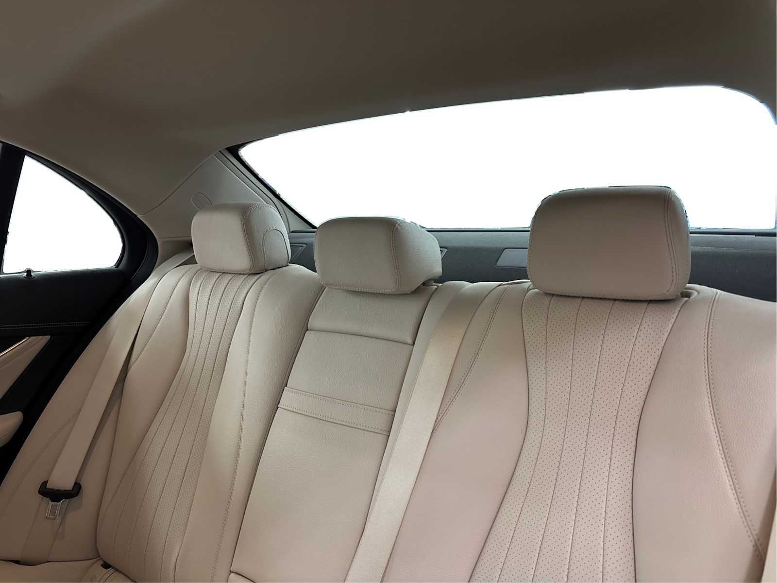 Used 2022 MANUFAKTUR Diamond White Mercedes-Benz E 350 image 24