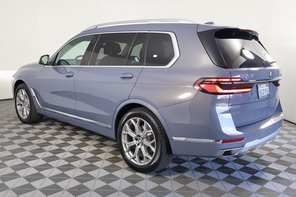 Used 2025  BMW xDrive40i image 6
