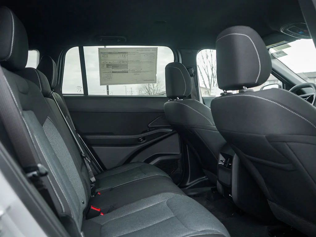 New 2026 Diamond Black Crystal Pearlcoat Jeep Laredo image 11