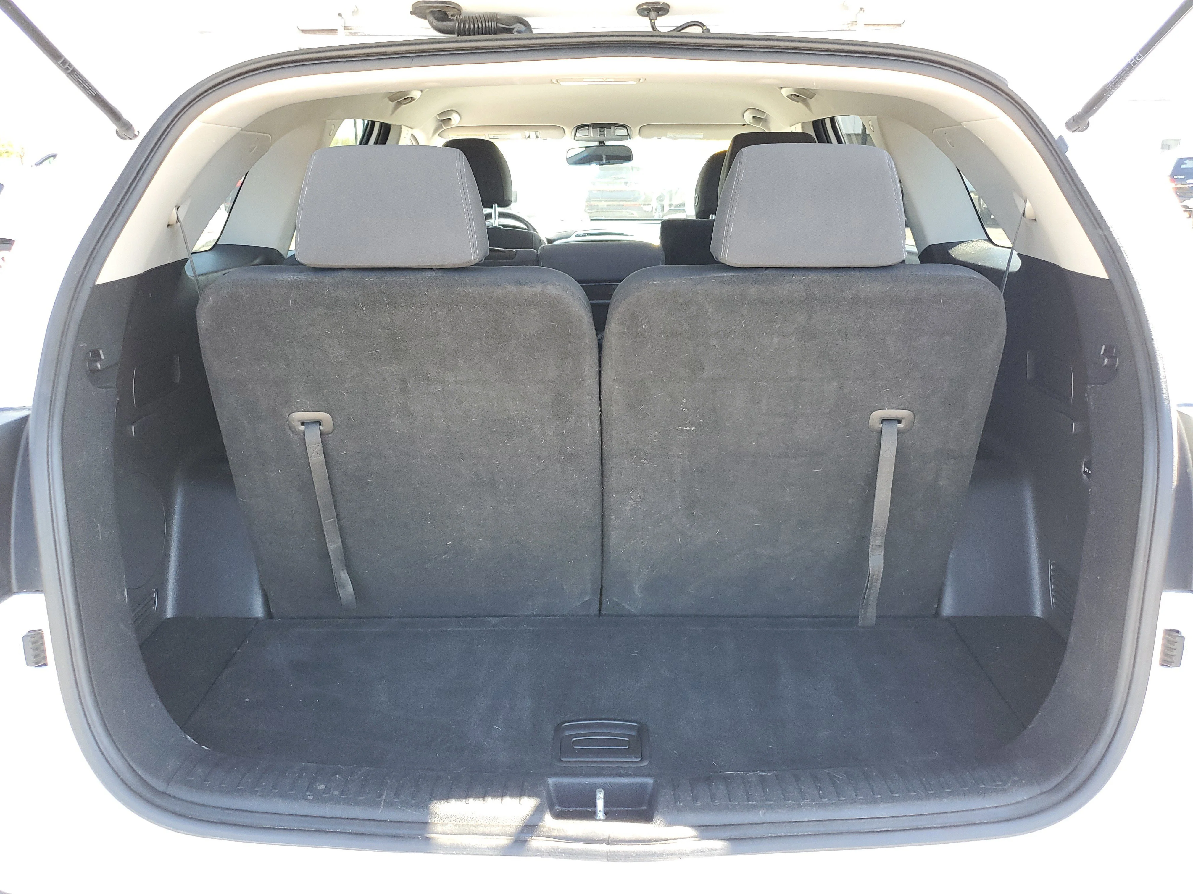 Used 2018 Snow White Pearl Kia LX V6 image 10