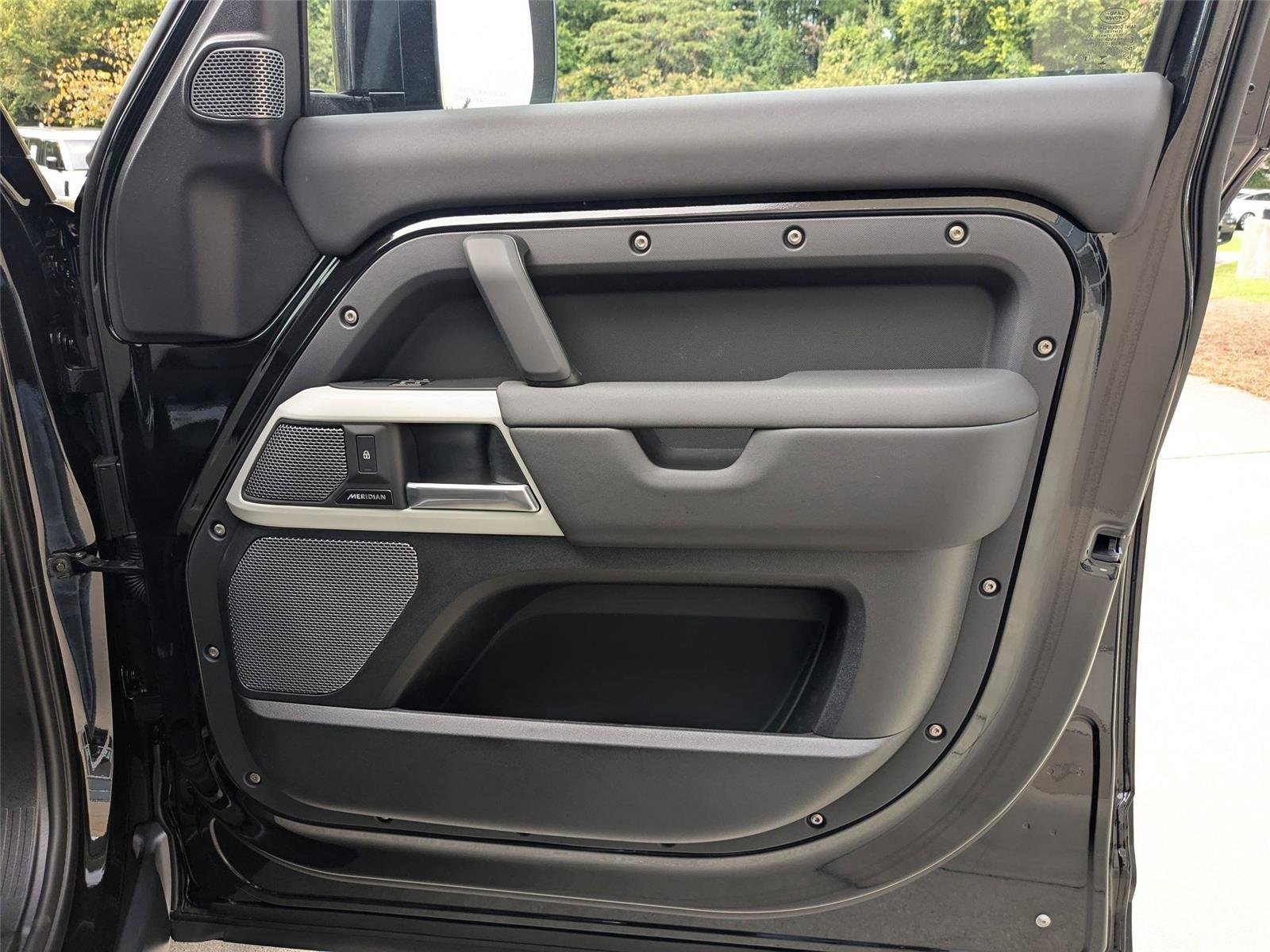 Used 2024 Santorini Black Metallic Land Rover SE image 33