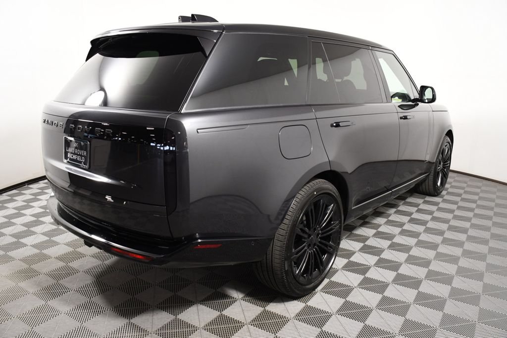 New 2026 Carpathian Gry Land Rover SE image 6