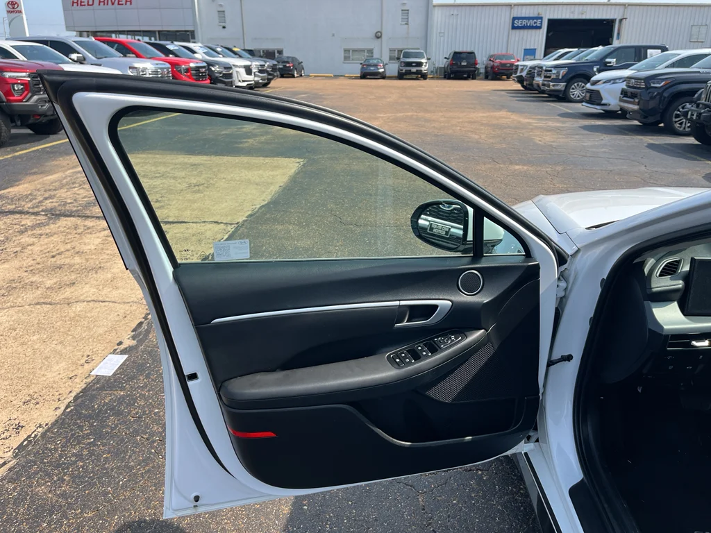 Used 2025 Serenity White Hyundai SEL Convenience image 19