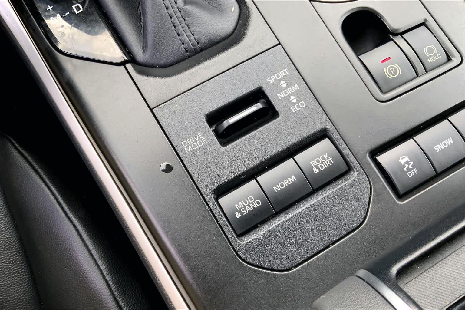 Used 2020 Midnight Black Metallic Toyota XLE image 31