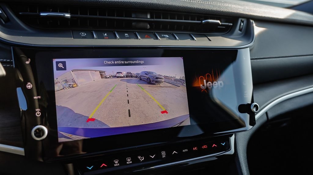 New 2026 Diamond Black Jeep Altitude image 30