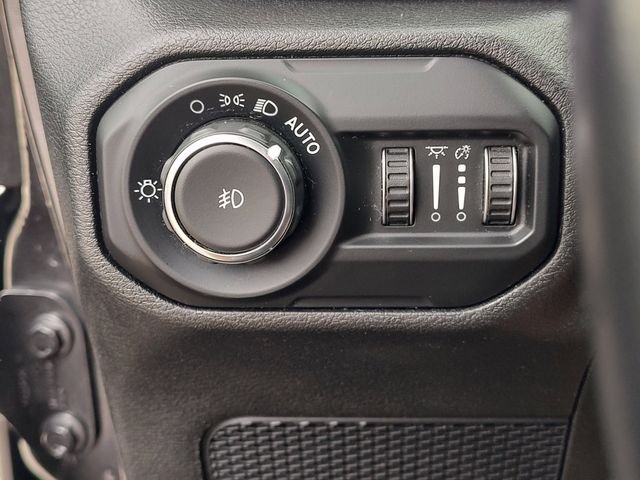 Used 2021 Gray Jeep Unlimited Sahara Altitude image 26