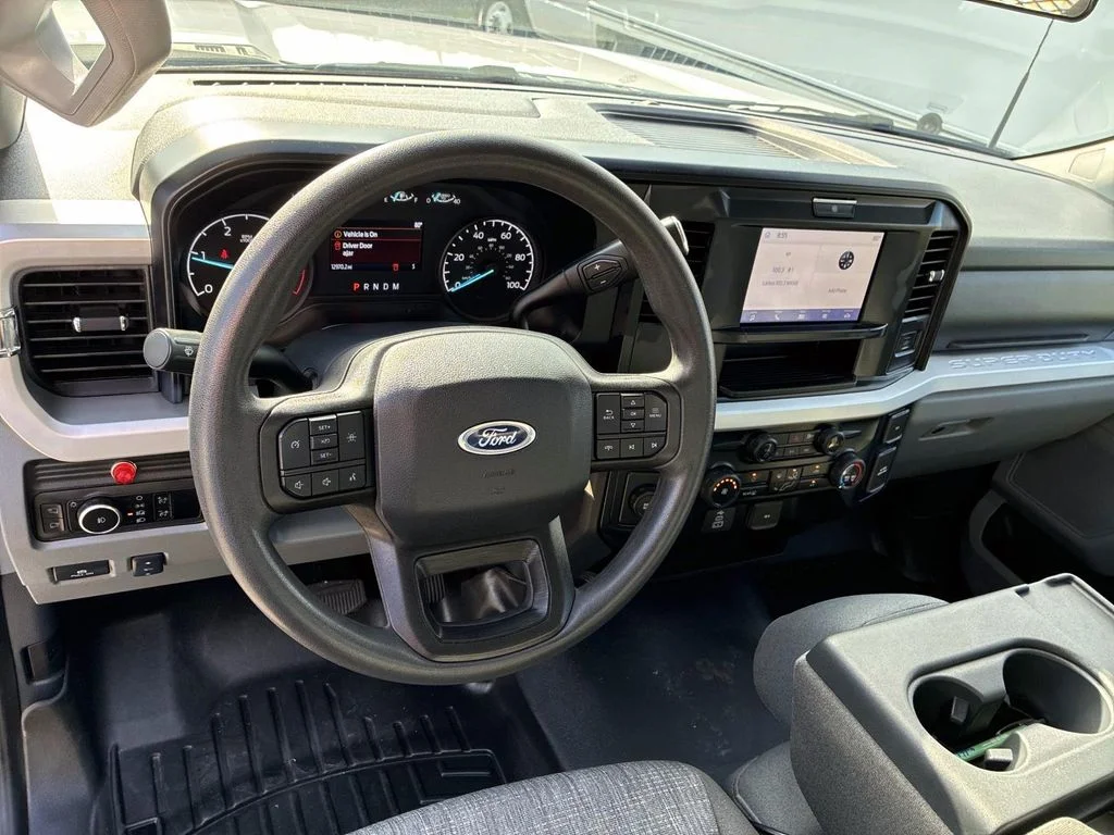 Used 2025 Oxford White Ford XLT image 25