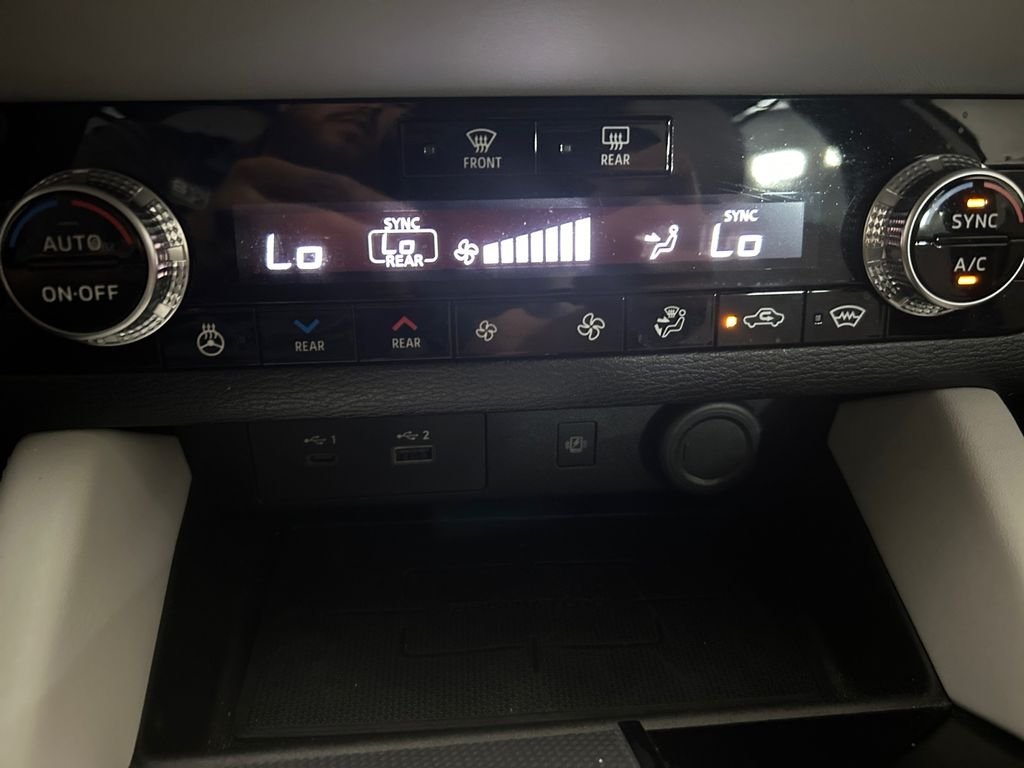 Used 2023 White Mitsubishi SEL image 30
