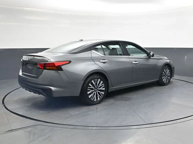 2025 Nissan Altima SV - Photo 4