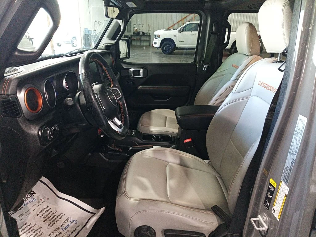 Used 2020 Gray Jeep Mojave image 9