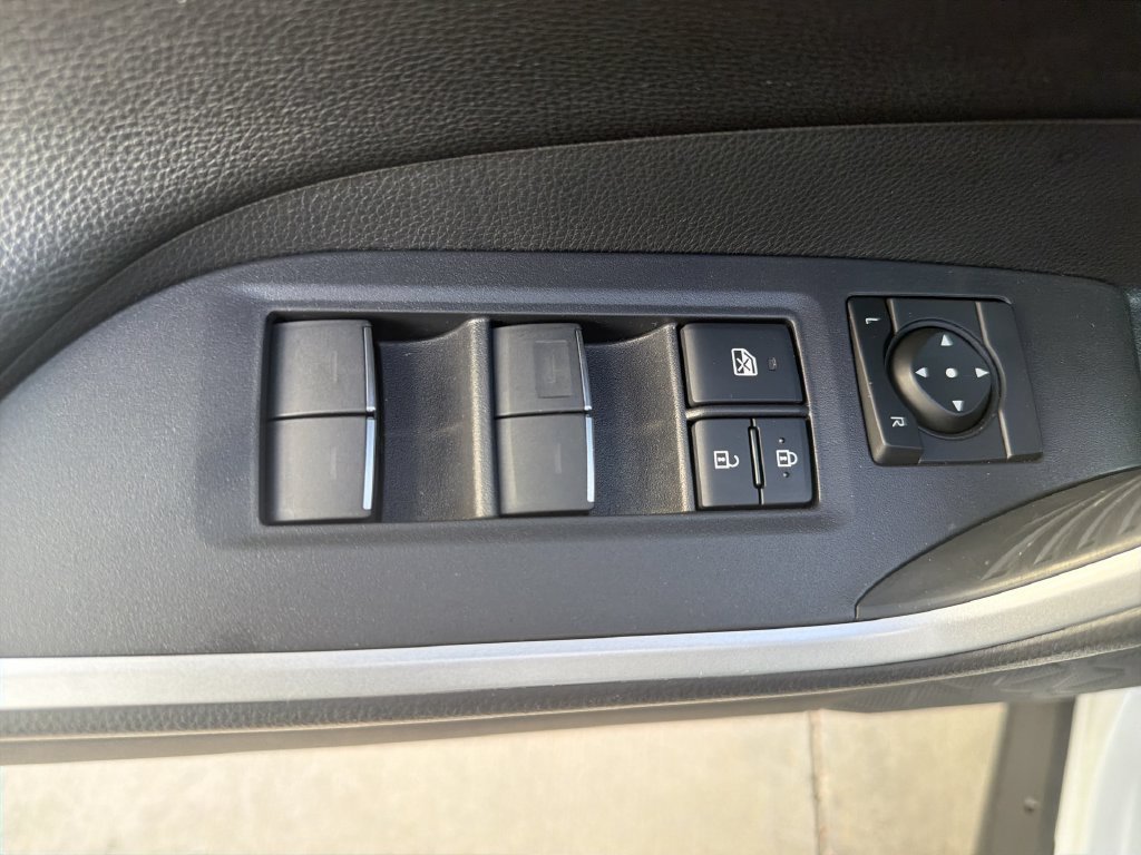 2025 Toyota RAV4 XSE - Photo 10