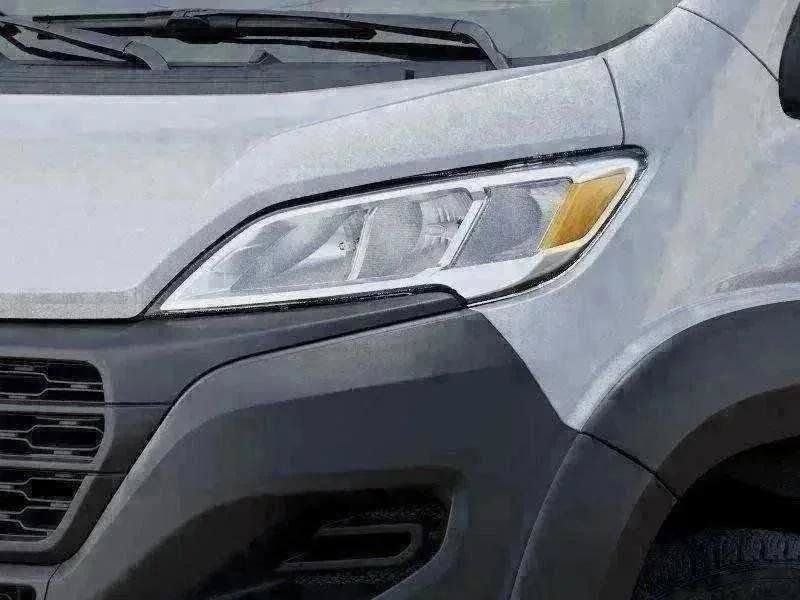 New 2026 Bright Silver Metallic Clear-Coat Exterior Paint RAM Low Roof image 48