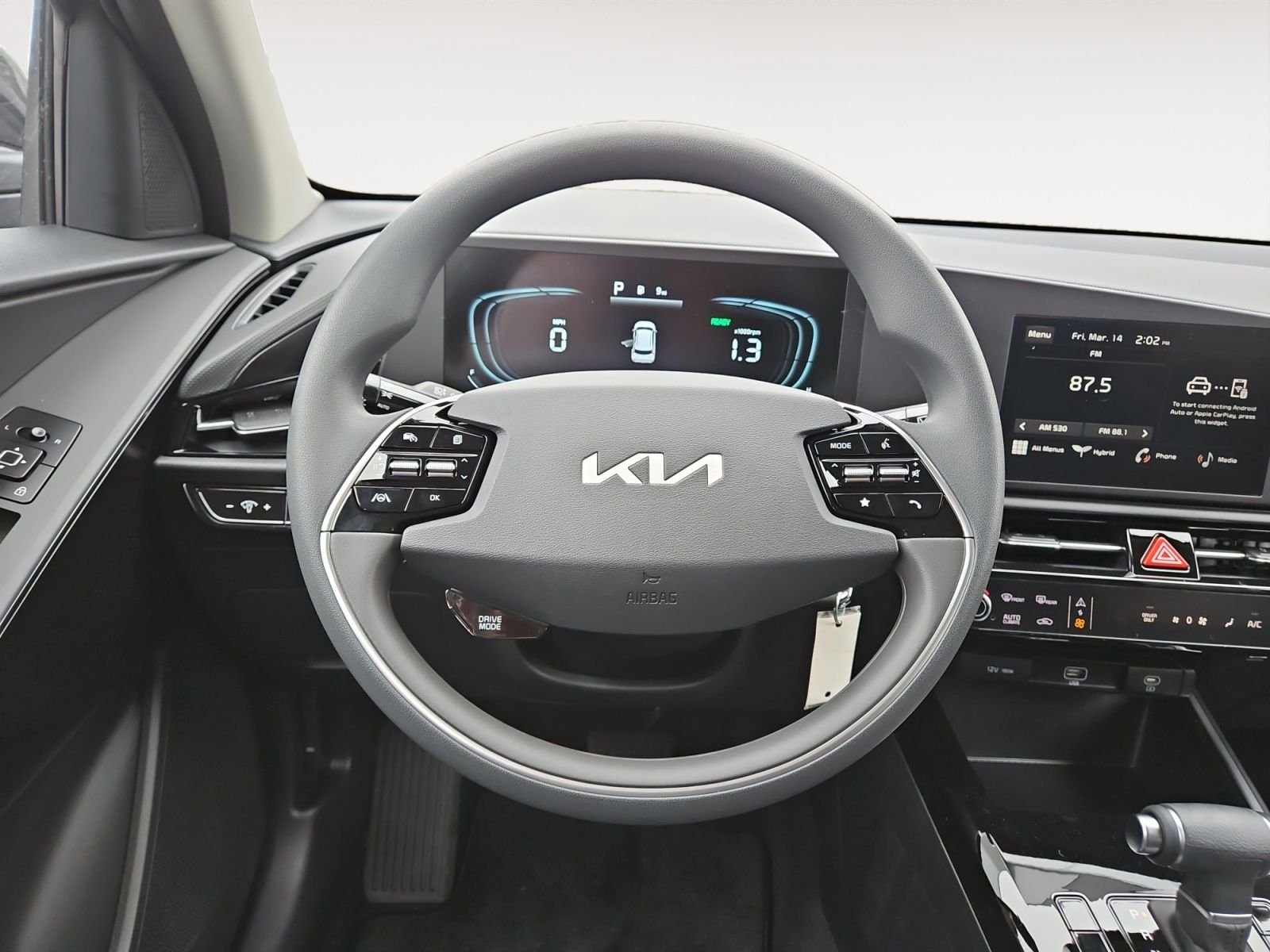 2025 Kia Niro LX - Photo 12