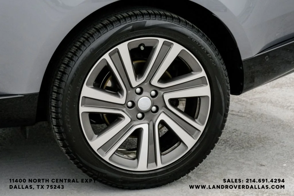 Used 2023 Grey Land Rover SE image 61