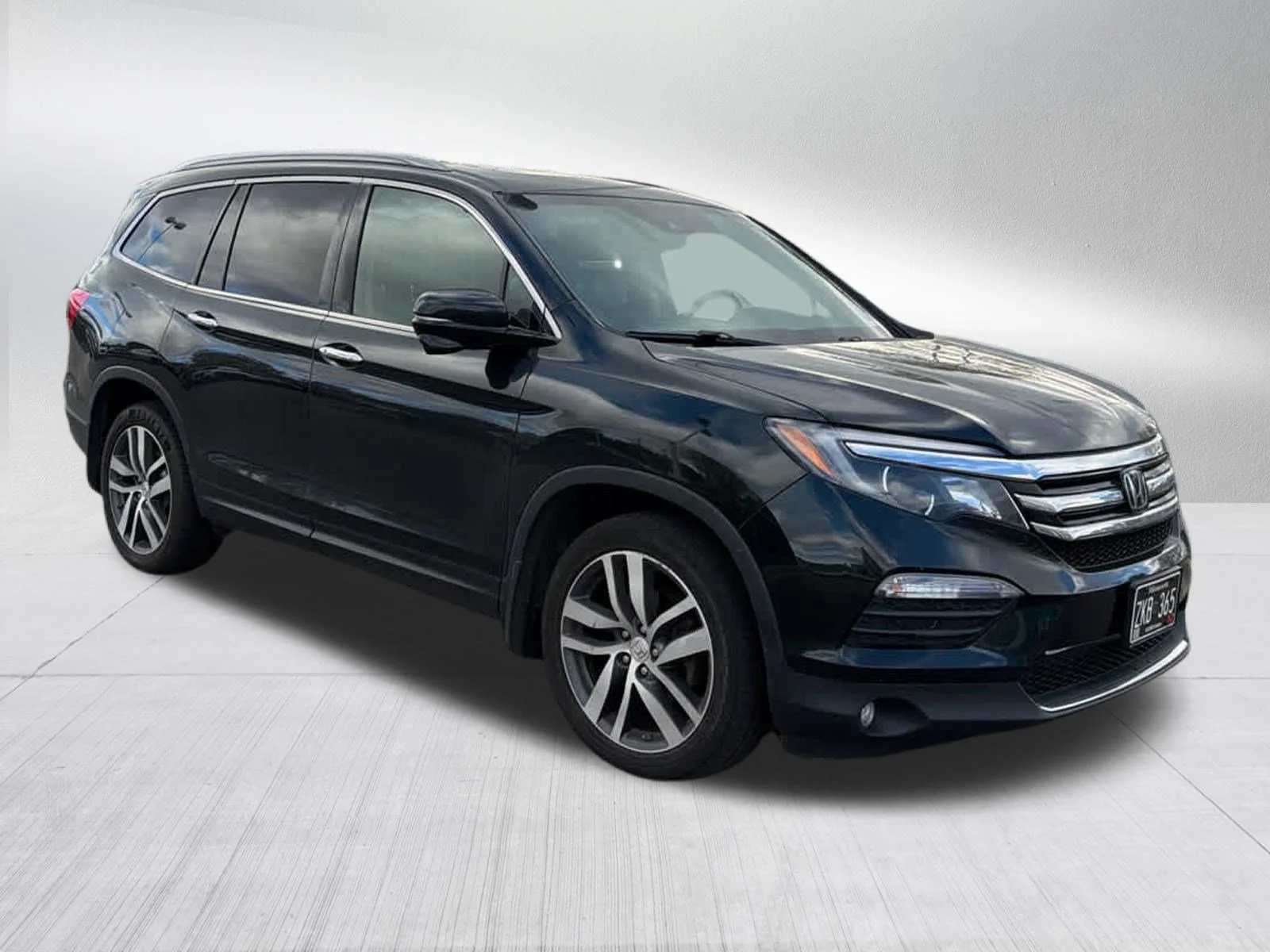 Certified Used 2017 Crystal Black Pearl Honda Touring image 3