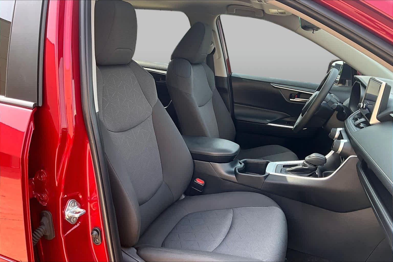 Used 2025 Ruby Flare Pearl Toyota XLE image 9