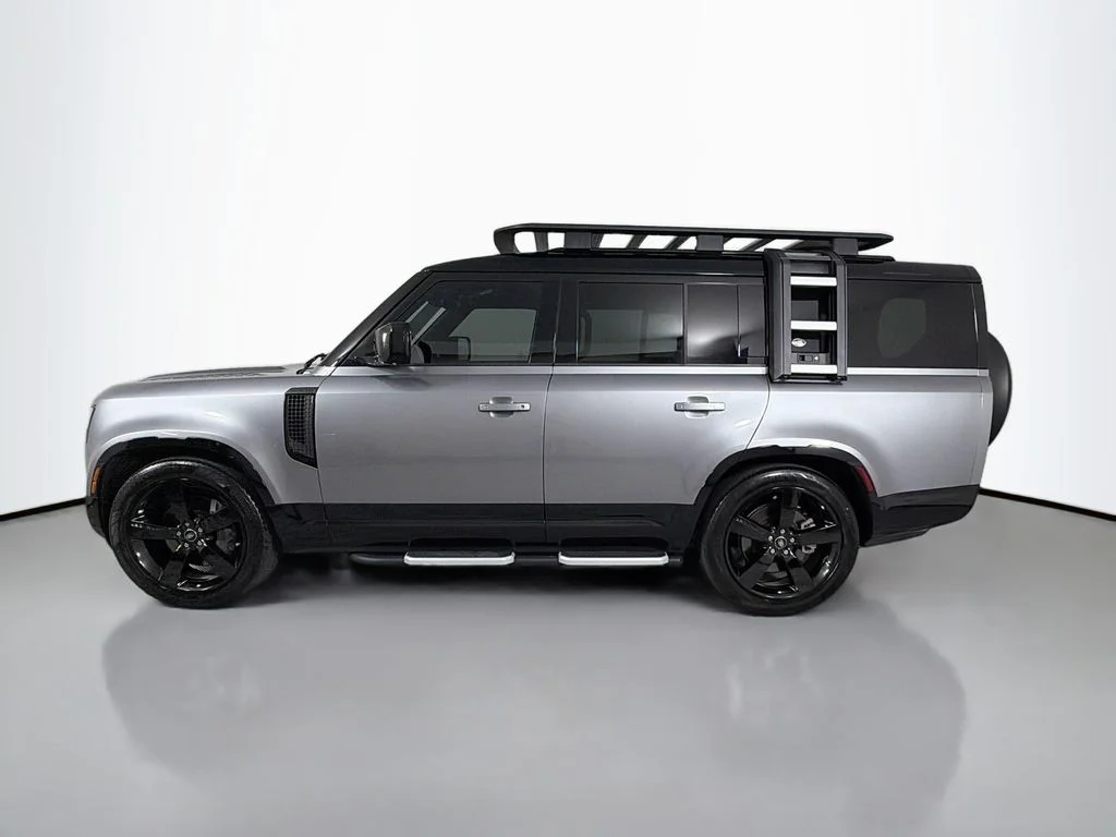 Used 2023 Eiger Grey Metallic Land Rover X-Dynamic SE image 8