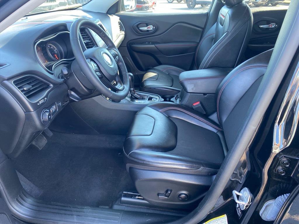 Used 2023 Diamond Black Crystal Pearlcoat Jeep Trailhawk image 9