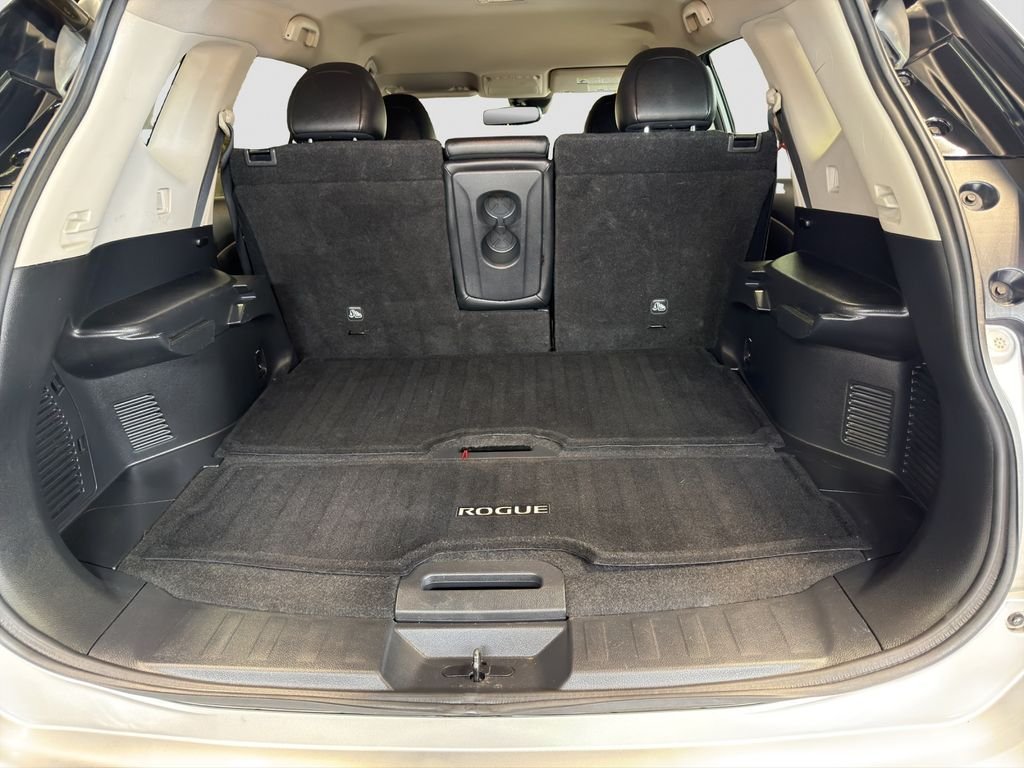 Used 2019 Silver Nissan SL image 24