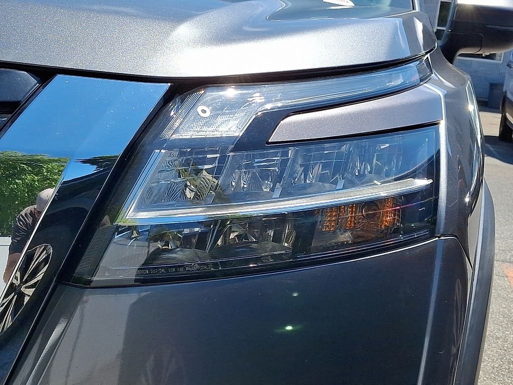 Used 2022 Gray Nissan S image 8