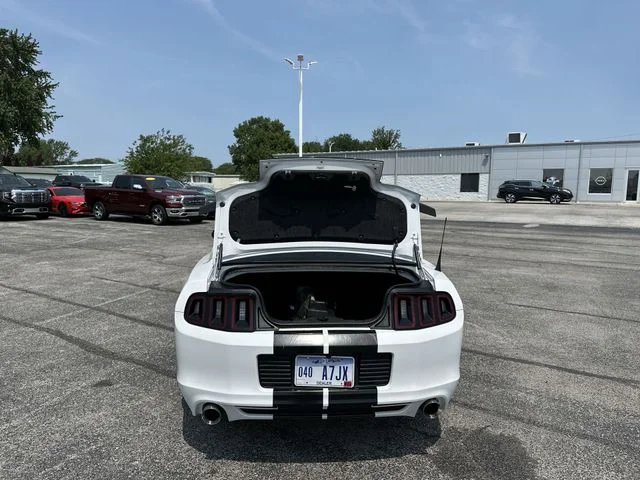 Used 2014 White Ford V6 image 21