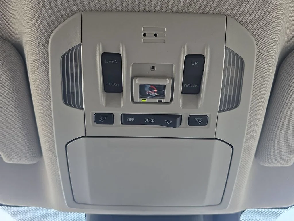 Used 2021  Toyota XLE image 29