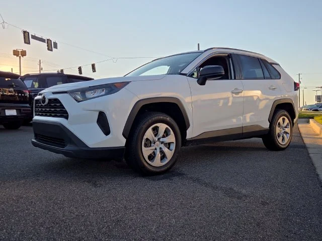Used 2019 White Toyota LE image 3