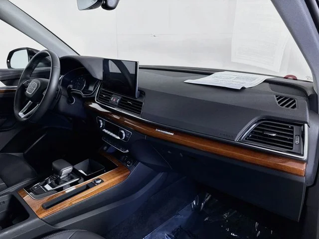 Used 2021  Audi 45 Premium image 28