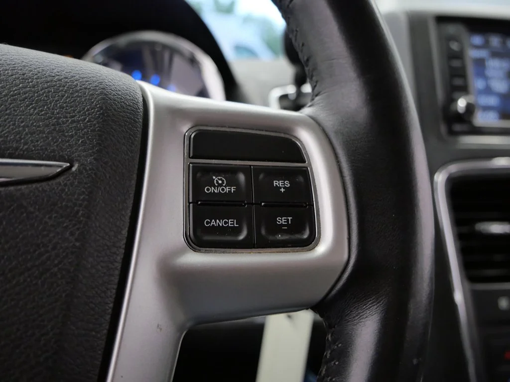 Used 2014 White Chrysler Touring image 21