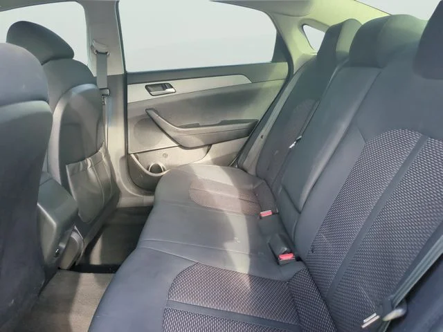 Used 2019 Black Hyundai SE image 17