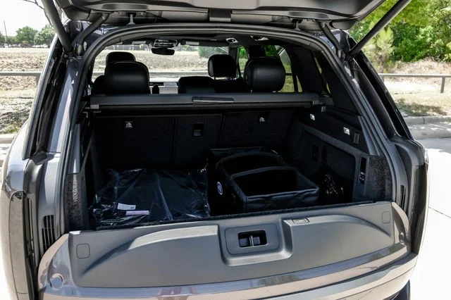 New 2026  Land Rover SE image 68