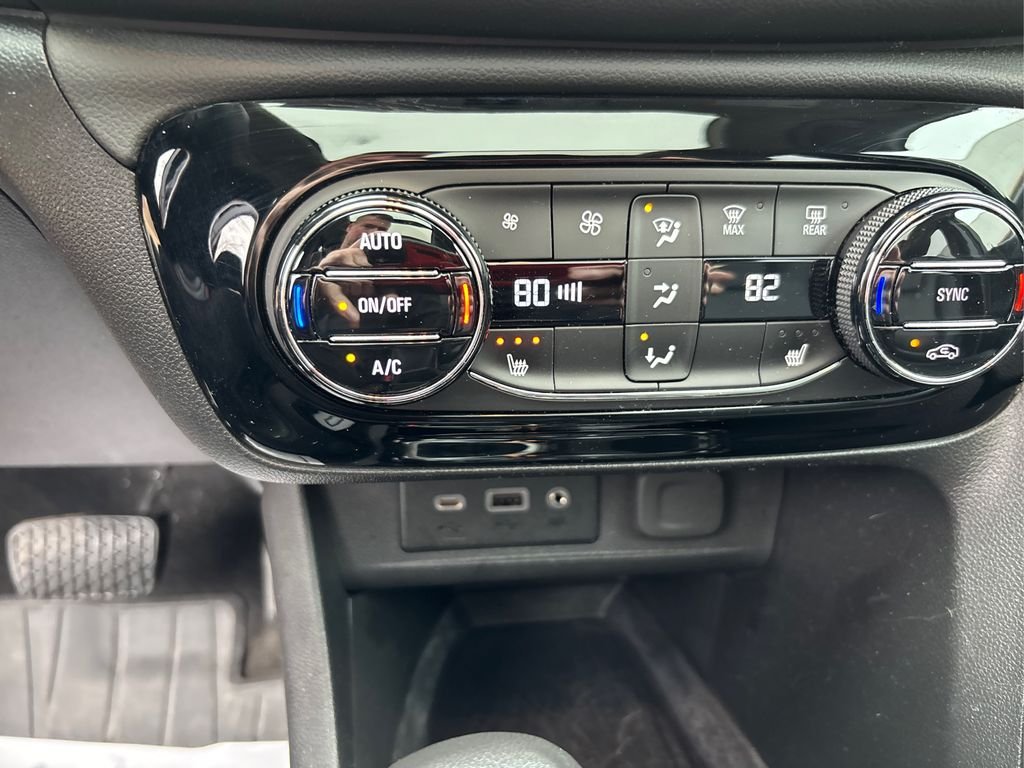 Used 2023 Red Buick Essence image 33
