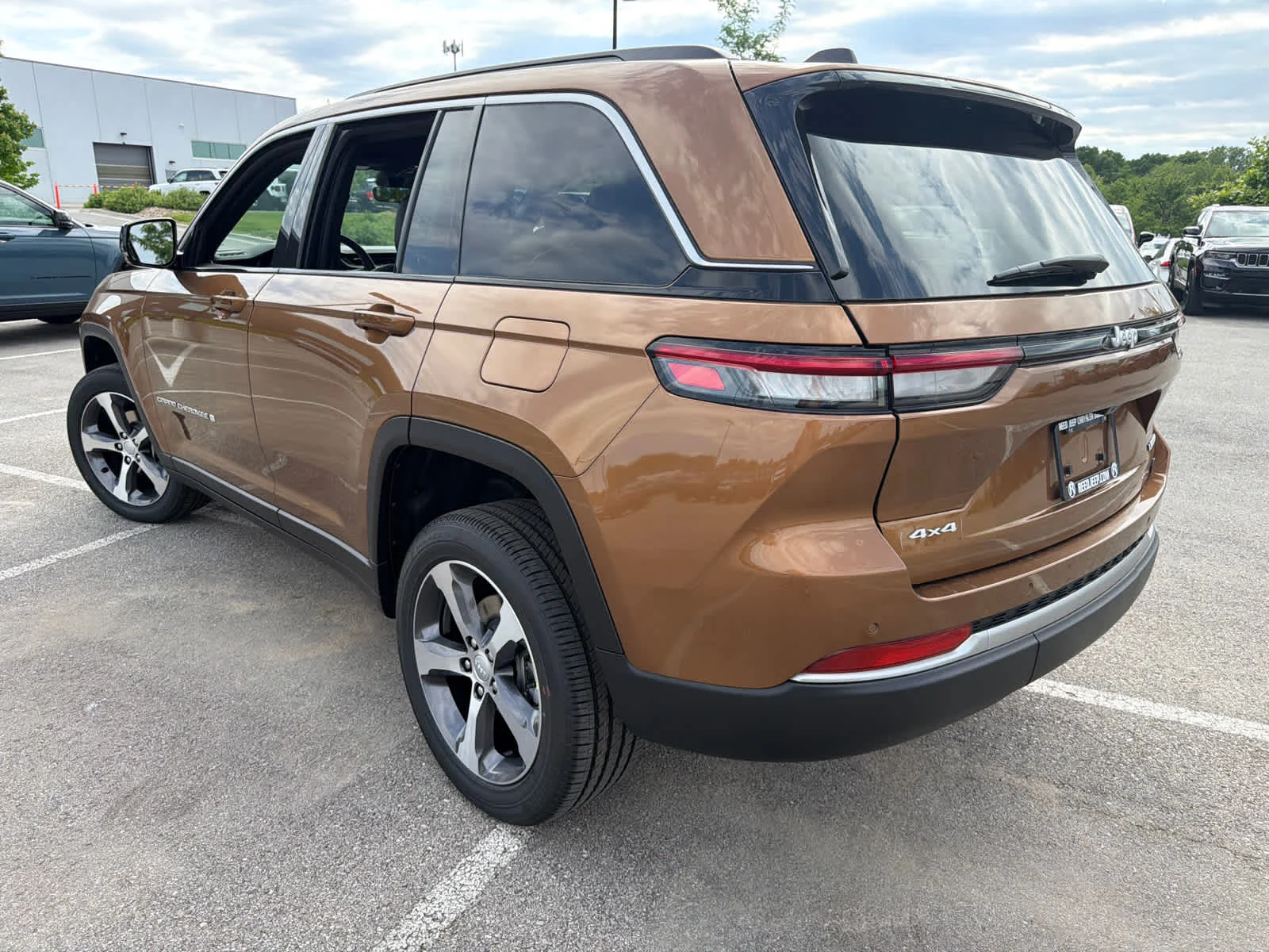 New 2026 Copper Shino Metallic Clear-Coat Exterior Paint Jeep Limited image 7