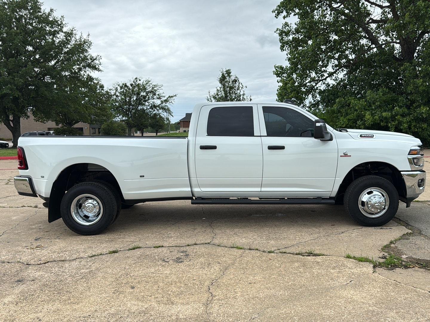 New 2026 Bright White Clear-Coat Exterior Paint RAM Tradesman image 9